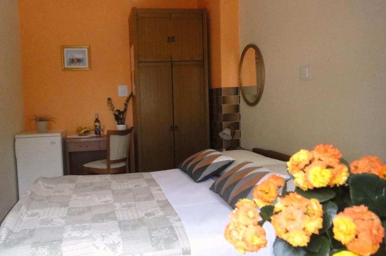 Homestay Vera- With Airconditioning And Free Parking *