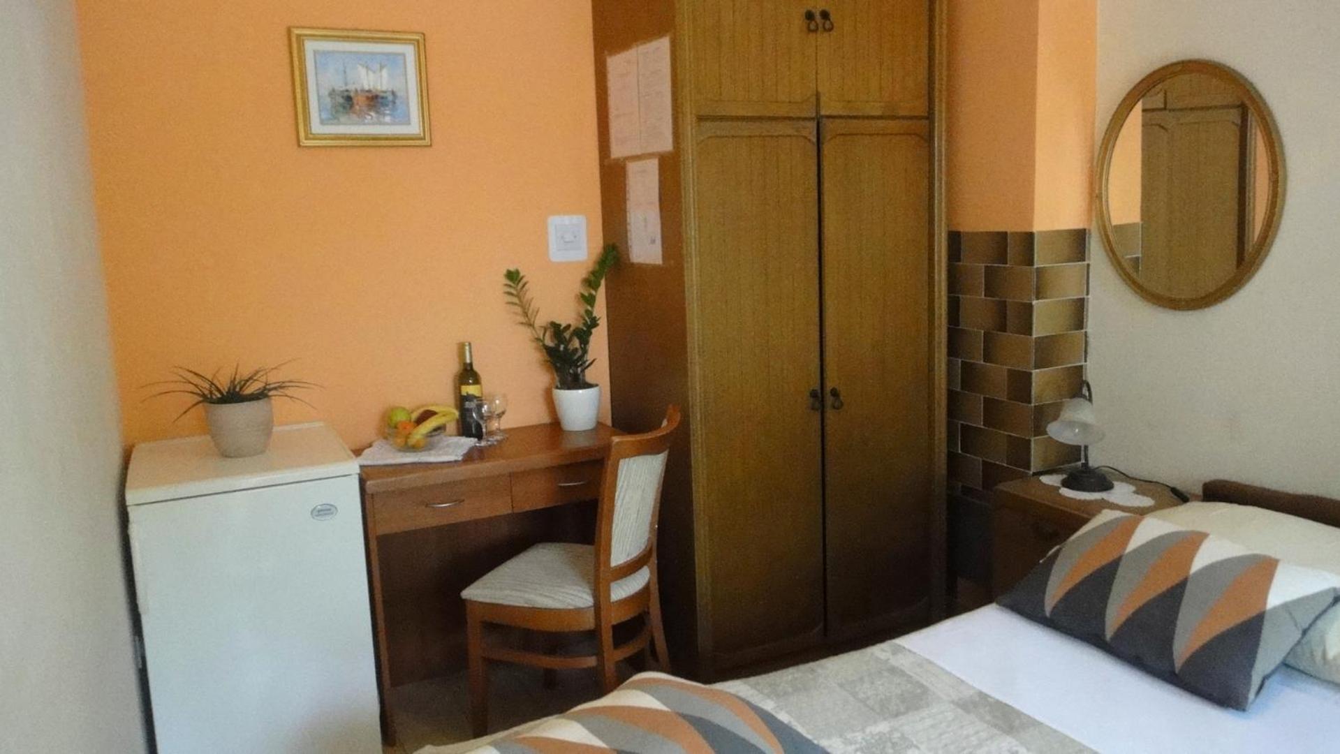 Vera- With Airconditioning And Free Parking Homestay *